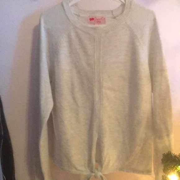 Girls long sleeve / sweater with a knot detail - Picture 1 of 3